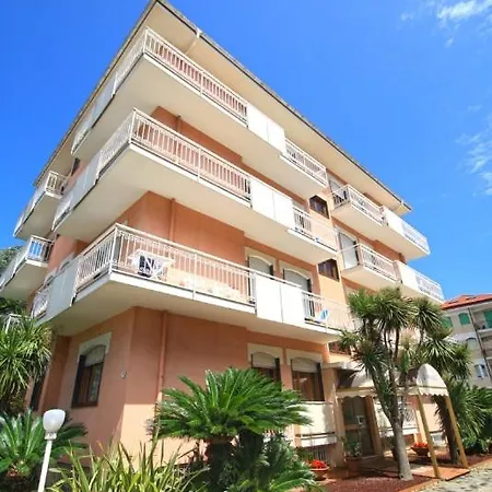 Emanuel Lejlighed Diano Marina