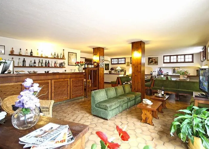 Emanuel * 迪亚诺马里纳